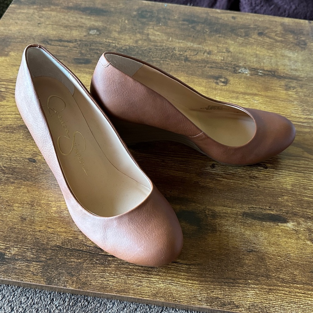 NWT Jessica Simpson Women's Sampson Wedge Pump, Brown/Almond Grain (Size 6.5)